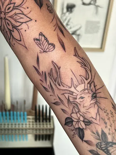 Babcia Dziarka Delikatne Tatuaże